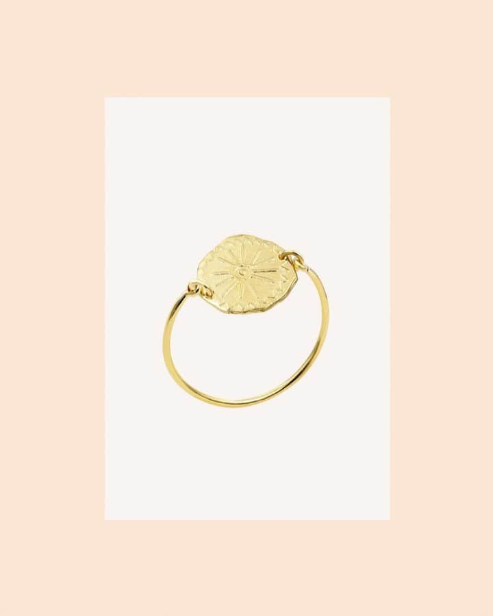 イネスドゥラフレサンジュのインスタグラム：「Grande nouvelle ! Les bijoux Lutèce reviennent en ligne et en exclusivité dans notre boutique parisienne du 24 rue de Grenelle. — Lutèce jewelry is back online and in our parisian store rue de Grenelle!  www.inesdelafressange.fr  #inesdelafressange #inesdelafressangeparis #bijoux」