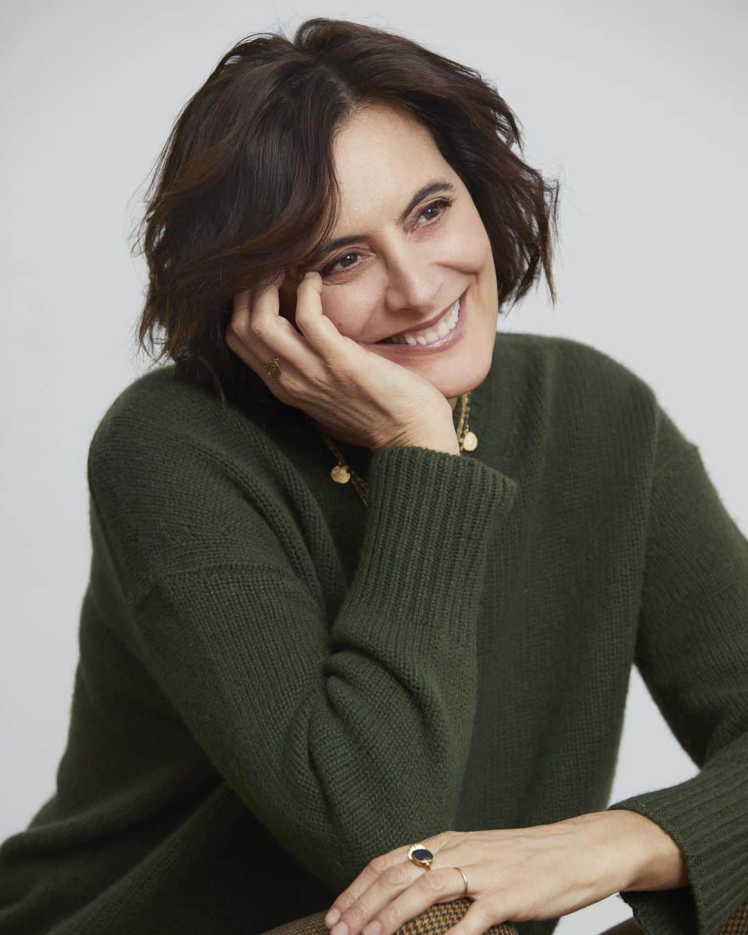 イネスドゥラフレサンジュのインスタグラム：「Grande nouvelle ! Les bijoux Lutèce reviennent en ligne et en exclusivité dans notre boutique parisienne du 24 rue de Grenelle. — Lutèce jewelry is back online and in our parisian store rue de Grenelle!  www.inesdelafressange.fr  #inesdelafressange #inesdelafressangeparis #bijoux」