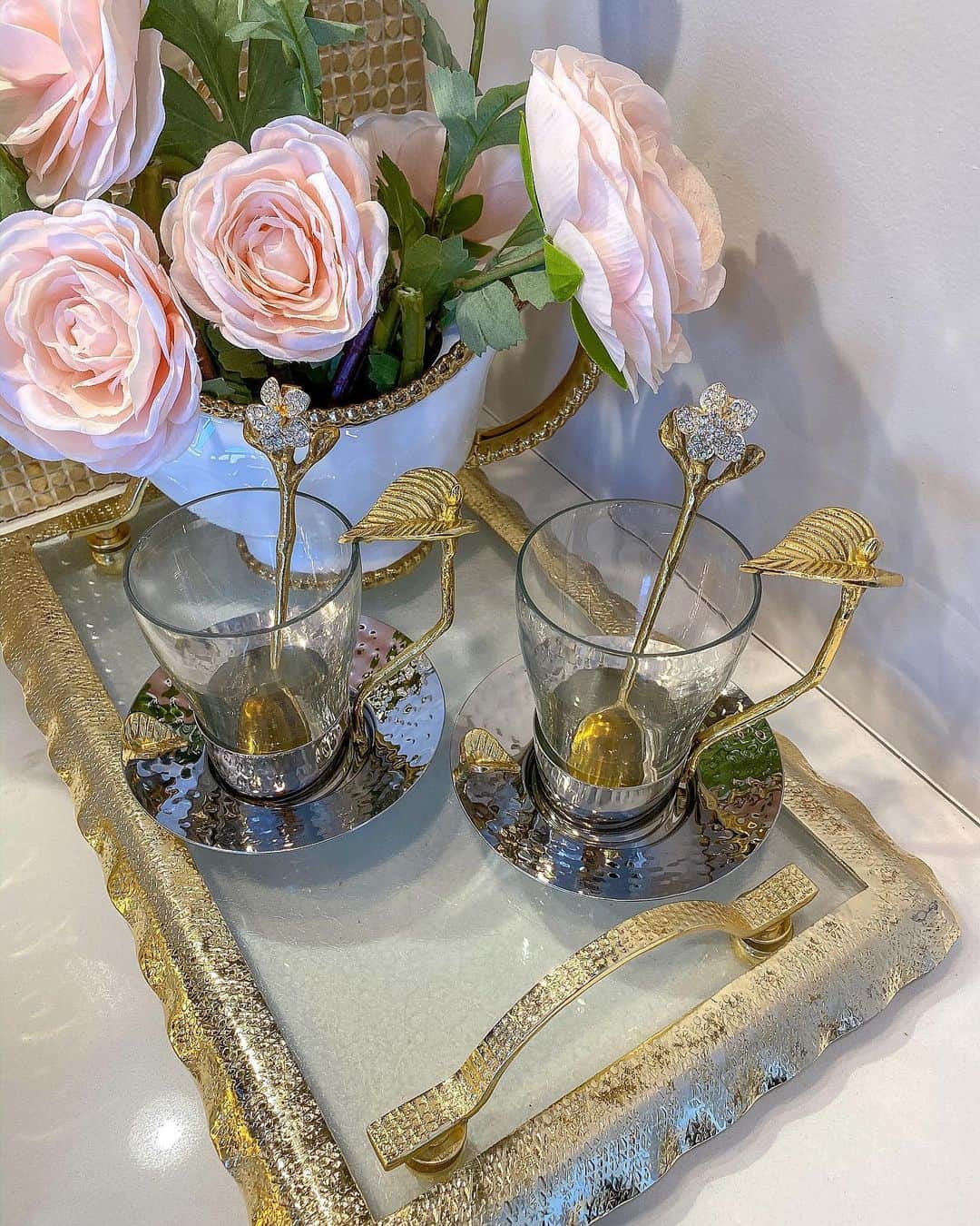 のインスタグラム：「We are LIVE!! Link in bio to shop all the pieces from our drop! Hurry! Things are selling out fast! Click the link in bio or go to inspiremehomedecor.com or tap the picture to shop!」