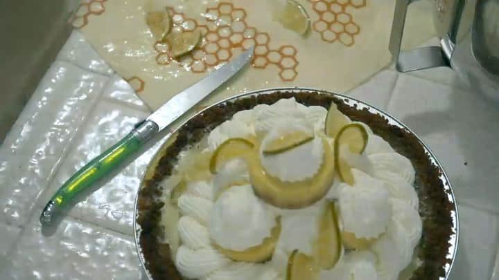 ケイティー・ルクレールのインスタグラム：「Are you a birthday cake person or a birthday pie person?   This double ginger crust, curd on da top, ‘Key Lime Pile O’ Pies’ was made (and fully finished and gone in the same day) for @beau_mirchoff (sorry, I totally outed you there buddy!)  Song: Margaritaville by Jimmy Buffett (duh. 🙃)」