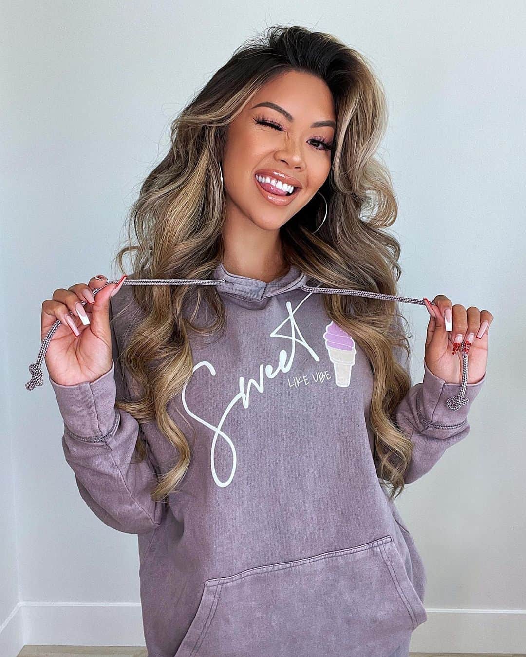 リアン Vのインスタグラム：「New comfy @shoplianev “Sweet like UBE” sets AVAILABLE NOW! 💜 Shop.itsLianeV.com」