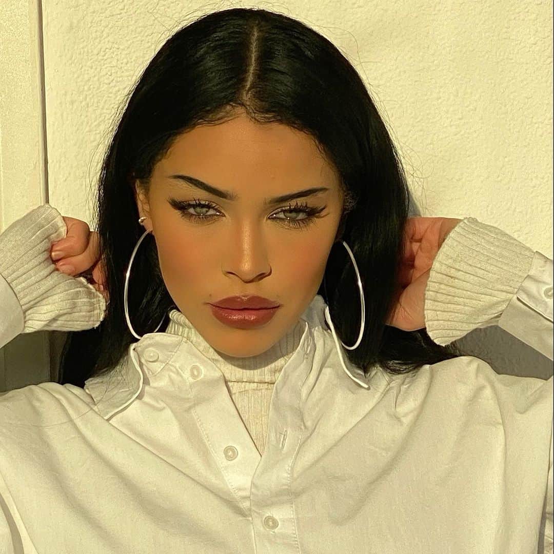 NISRINA SBIAのインスタグラム：「Better off alone」