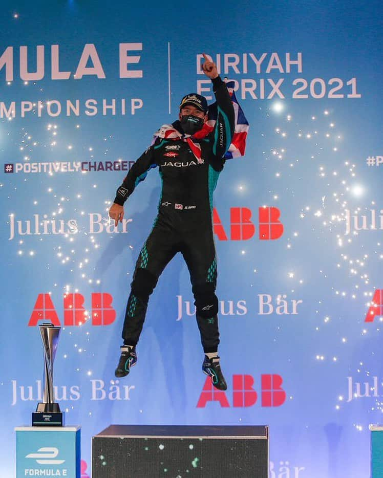 Jaguarさんのインスタグラム写真 - (JaguarInstagram)「Congratulations to @JaguarRacing driver @SamBird_Official for winning the @FIAFormulaE #DiriyahEPrix.   #JaguarElectrifies #ABBFormulaE #Diriyah #JaguarRacing #StreetRacing #Racing #ElectricCity #InstaSport #ElectricCars #EV」2月28日 4時24分 - jaguar