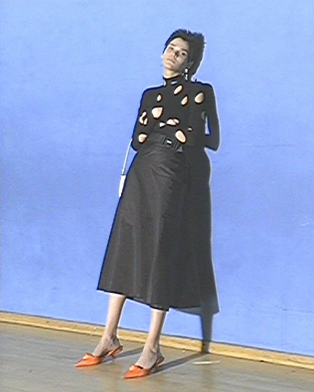 シャーナ・オズボーンのインスタグラム：「@prada 4 @thefacemagazine @iamkerolyn 🔵🔵 @emersondanielle @annesophiecosta @franziskapresche @dannyhyland @360_pm」