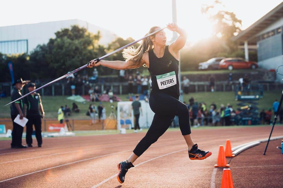 Tori Peetersさんのインスタグラム写真 - (Tori PeetersInstagram)「A win and some more Olympic points at the Sir Graeme Douglas International last night 💫   📸 @alishalovrich #javelinthrower #nightlights #sunsetphotography #poweredbypics」2月28日 4時37分 - tori_peeters60