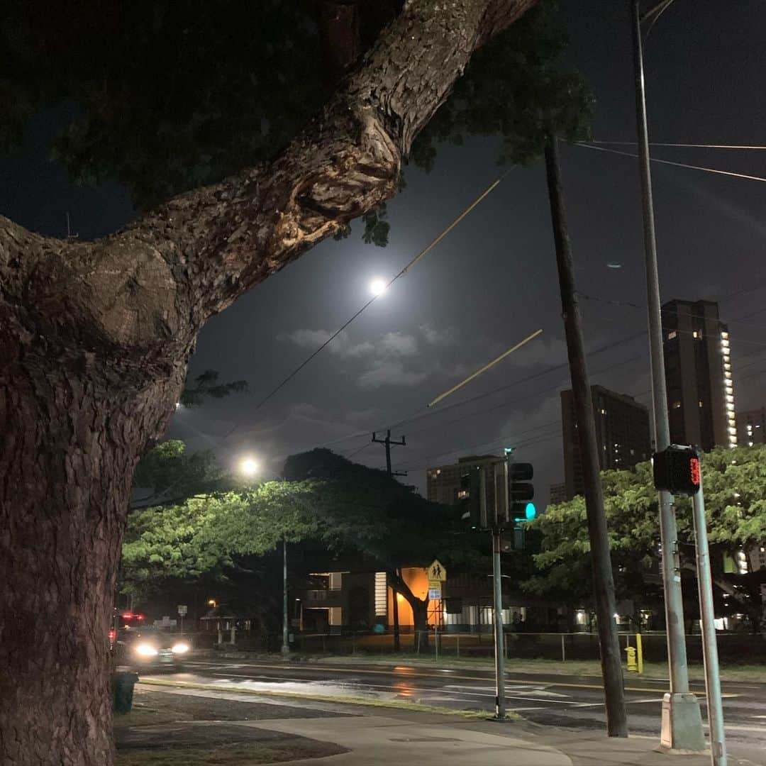 飯島寛子さんのインスタグラム写真 - (飯島寛子Instagram)「2月の満月はSnow Moon/Hunger Moon   #満月　#ハワイ #朝活　#エヘウハワイラブ」2月28日 4時40分 - hirokoiijima