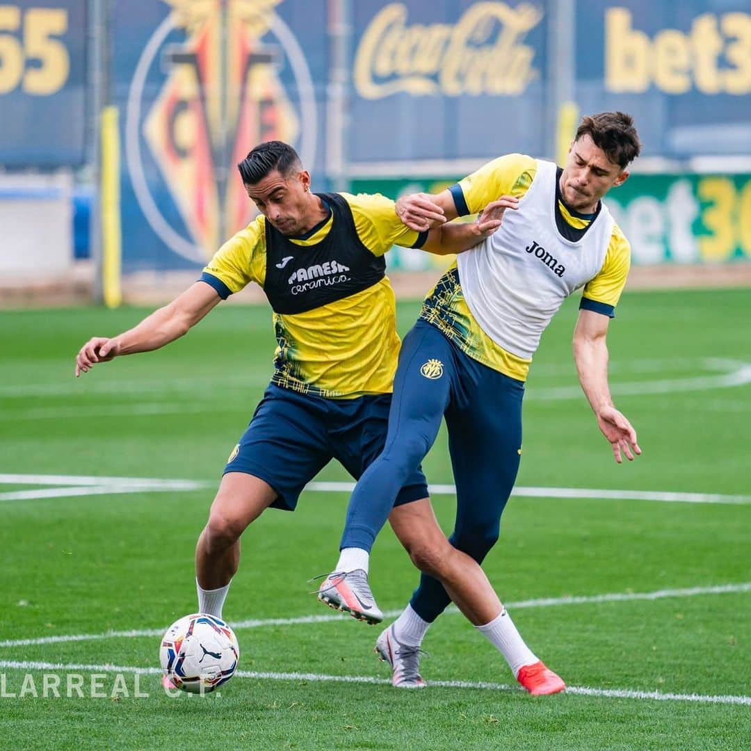 ロヘリオ・フネス・モリのインスタグラム：「⚽️💛」