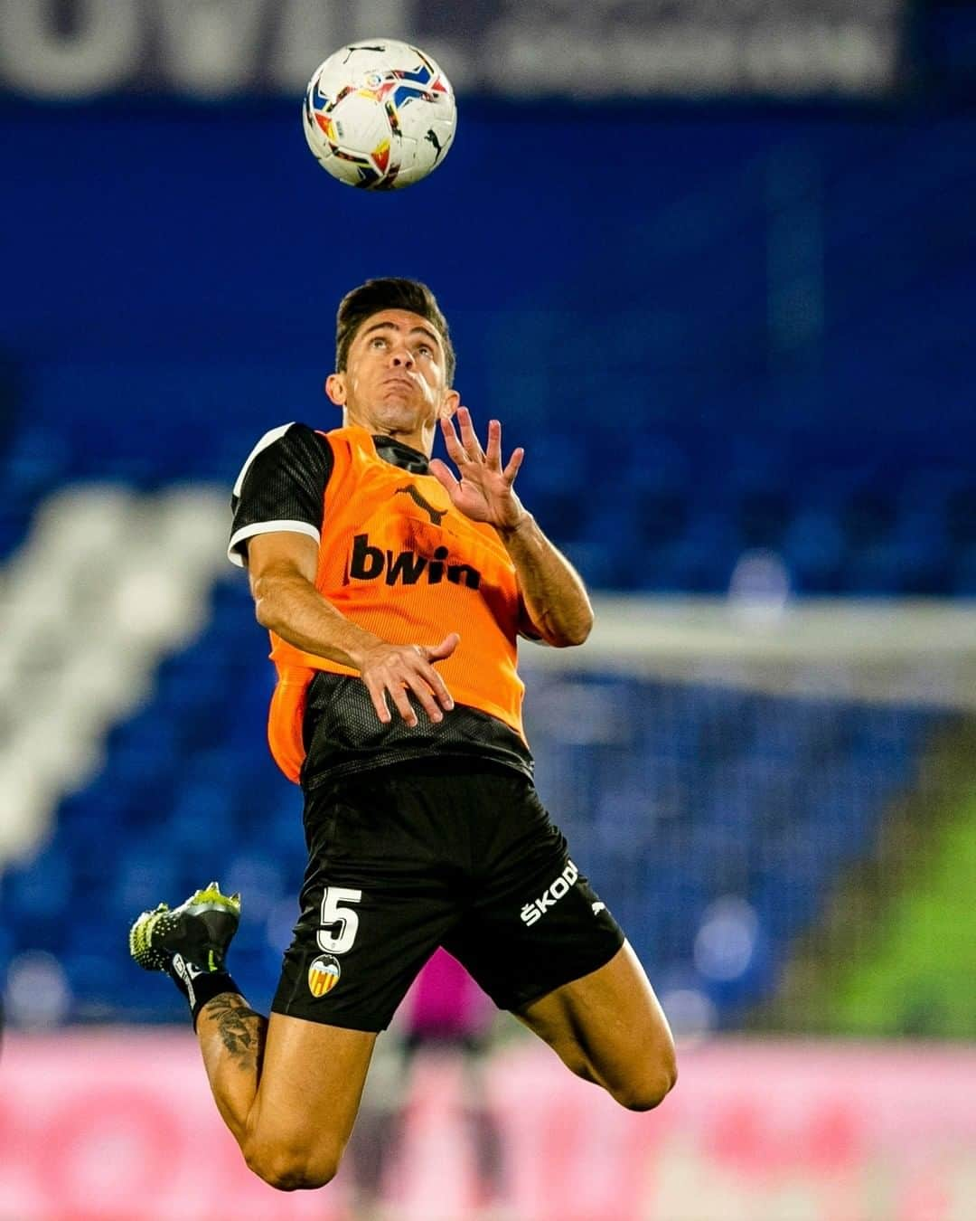 バレンシアCFさんのインスタグラム写真 - (バレンシアCFInstagram)「Todo listo para el #GetafeValencia 💪  #JuntsAnemAMUNT #LaLiga #AMUNTValencia #ValenciaCF #VCF」2月28日 4時51分 - valenciacf