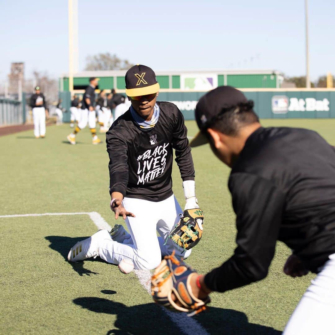 ニューヨーク・タイムズさんのインスタグラム写真 - (ニューヨーク・タイムズInstagram)「There hasn’t been a baseball program at Xavier University, an HBCU in New Orleans, since 1960.  But in a sport with declining participation from Black Americans, the university achieved a notable milestone on Tuesday: It played its first intercollegiate baseball game in six decades.   With an assist from Major League Baseball, a doubleheader on Tuesday — which the Xavier Gold Rush split against Bryant & Stratton College — was played at home at the M.L.B.’s Urban Youth Academy at Wesley Barrow Stadium.  In 2019, XULA, as the historically Black university is also known, announced that it was resurrecting its long-dormant baseball program, a move that helped attract players who had previously committed to other schools.  Adrian Holloway (4th photo), who lost his coaching job at a smaller historically Black university because of funding issues, was hired as head coach.  “A lot of HBCUs are either cutting baseball or baseball is terribly underfunded at their university or usually baseball is the stepchild,” he said. “It was definitely a pleasant surprise to see Xavier adding baseball and actually putting money into it. We’re blessed to have a well-funded program to start.”  This year, Holloway said, he has a $350,000 scholarship budget, which helped him recruit student-athletes from 12 states.  Tap the link in our bio to read more about baseball’s return at @xula1925, and follow @racerelatednyt for more on race. Photo by @visionsandverbs.」2月28日 5時00分 - nytimes