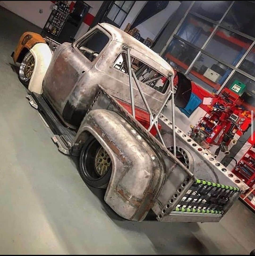 Classics Dailyさんのインスタグラム写真 - (Classics DailyInstagram)「#ClassicsFeature _____ Ford F100 Racetruck Project. @mbpolish _____ #classiccar #musclecar #americanmuscle #hotrod #protouring #prostreet #restomod #classicsdaily #streetrod #streetcar #customcar #hotrods #streetrods」2月28日 5時00分 - classicsdaily