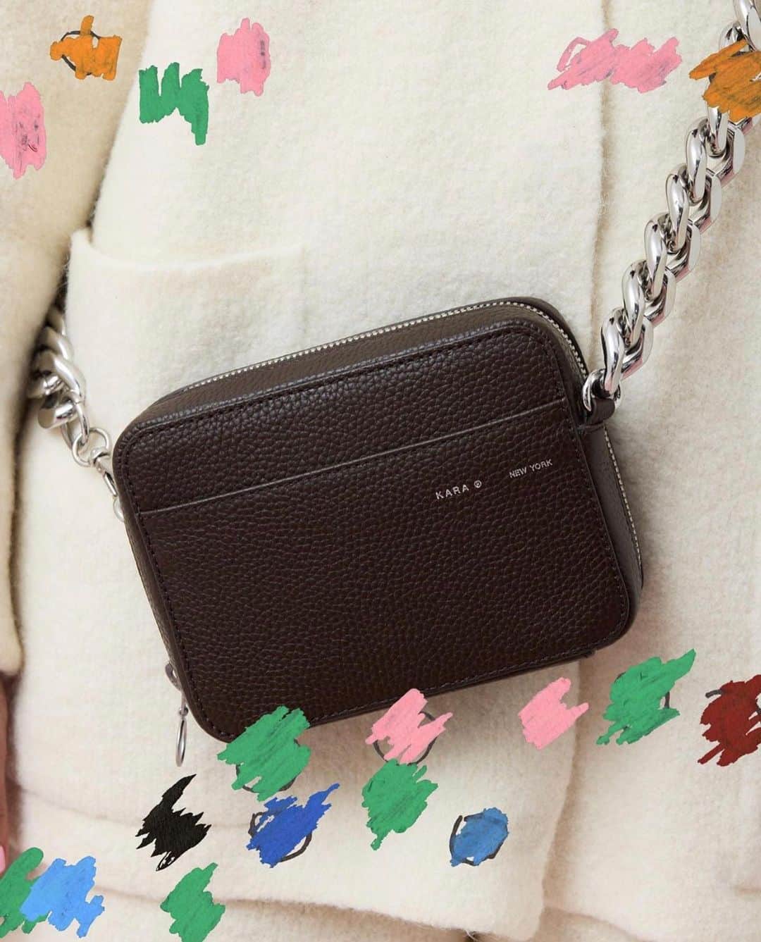 KARAさんのインスタグラム写真 - (KARAInstagram)「The XL Chain Camera Bag now in Coffee brown.   #ProgressiveArtStudio #AndrewSeymour   Image Description: a brown pebble leather rectangular bag on a silver chain hangs over a soft cream sweater, with hand drawn circular forms overlaid loosely around in mostly green, pink and blue.」2月28日 5時00分 - kara