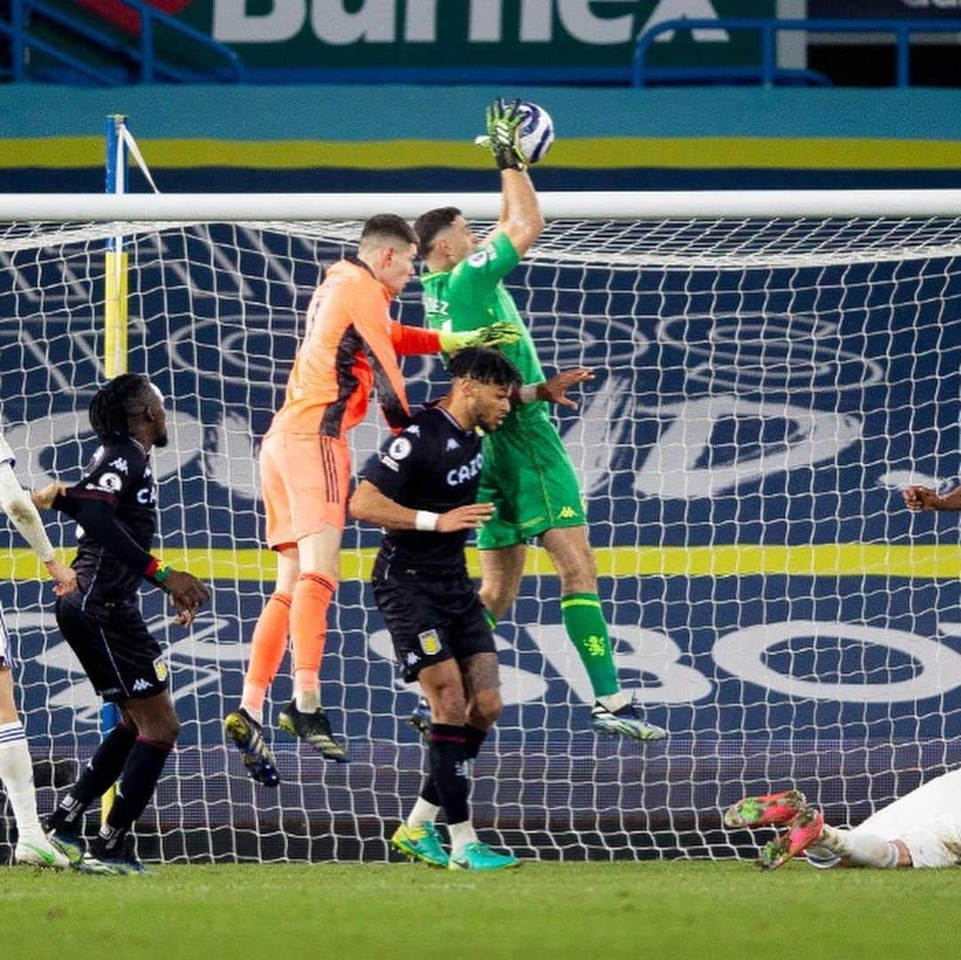 ダミアン・マルティネスさんのインスタグラム写真 - (ダミアン・マルティネスInstagram)「Incredible away victory! 💪🏼 Clean sheet ⛔️ @avfcofficial   Increíble victoria afuera de casa! 💪🏼 Arco en 0️⃣ #avfc」2月28日 5時03分 - emi_martinez26