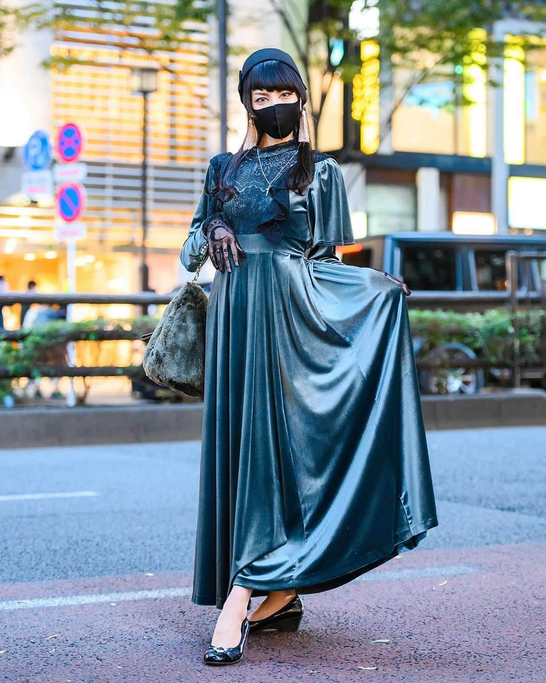 Harajuku Japanさんのインスタグラム写真 - (Harajuku JapanInstagram)「18-year-old Japanese student Mikael (@mikael_140506) on the street in Harajuku. She’s wearing a green velvet dress by Pameo Pose with a Tete salon de Chapeau pillbox hat, Restyle lace gloves (swipe left for closeup), Snidel faux fur bag, accessories by Killstar, and black leather shoes.」2月28日 5時07分 - tokyofashion