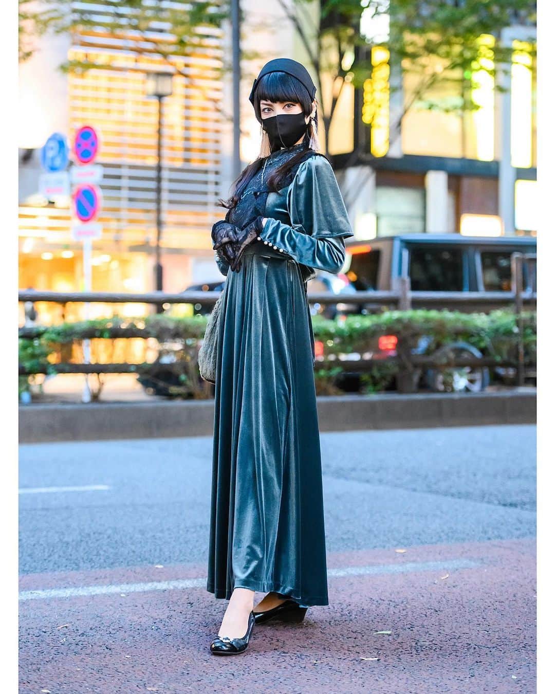 Harajuku Japanさんのインスタグラム写真 - (Harajuku JapanInstagram)「18-year-old Japanese student Mikael (@mikael_140506) on the street in Harajuku. She’s wearing a green velvet dress by Pameo Pose with a Tete salon de Chapeau pillbox hat, Restyle lace gloves (swipe left for closeup), Snidel faux fur bag, accessories by Killstar, and black leather shoes.」2月28日 5時07分 - tokyofashion