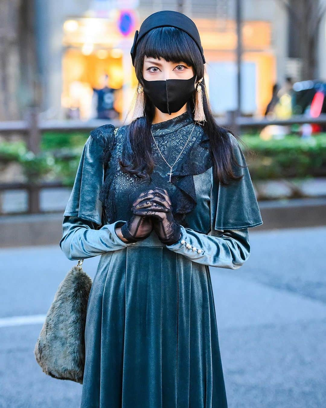 Harajuku Japanさんのインスタグラム写真 - (Harajuku JapanInstagram)「18-year-old Japanese student Mikael (@mikael_140506) on the street in Harajuku. She’s wearing a green velvet dress by Pameo Pose with a Tete salon de Chapeau pillbox hat, Restyle lace gloves (swipe left for closeup), Snidel faux fur bag, accessories by Killstar, and black leather shoes.」2月28日 5時07分 - tokyofashion