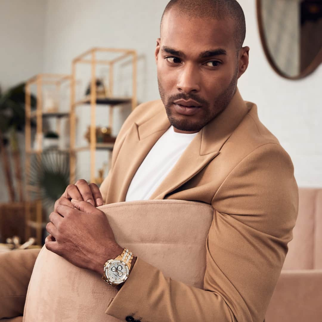 ブローバさんのインスタグラム写真 - (ブローバInstagram)「Designed to get you noticed, the Octava from the Men’s Crystal collection is embellished with 308 Swarovski® Crystals on the bezel, bracelet and pavé dial. #Bulova #ProudNewYorkers — ⏱: 98C126 MSRP: $595 USD CASE: ø 41.7 mm」2月28日 5時09分 - bulova