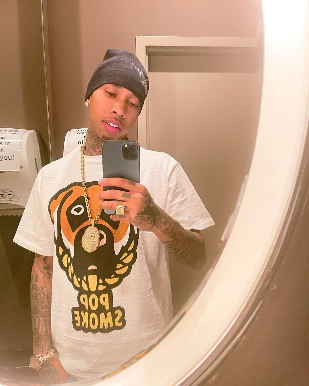 タイガのインスタグラム：「ain’t nothin random bout me 🪐」