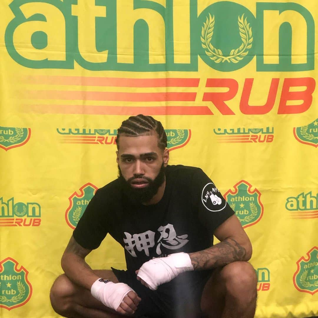 ジョンス のインスタグラム：「Shout out to @athlonrub for helping me with the warm up today for @wakoteamusa nationals.  . . Best product in the market for warm up and recovery. Don’t just take my word for it. Give them a follow and try it it for yourself😌 .  . @athlonrub  @striking101  @lms.nyc  . . #athlonrub#warmup#recovery#striking#kickboxing#share#explore#post#viral」