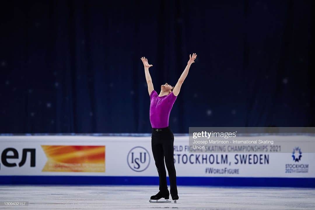 ジェイソン・ブラウンのインスタグラム：「So Grateful... 💜 • To everyone who made this event possible, safe, and run so smoothly; THANK YOU! 🙏  The extra hard work from the @isufigureskating and Swedish LOC did not go unnoticed. We so appreciate you & all the volunteers! To the fans, thanks for cheering us on from home & sending support through messages on social media! I love you guys! いつも、おうえんをありがとうございました！ #WorldFigure #Stockholm2021」
