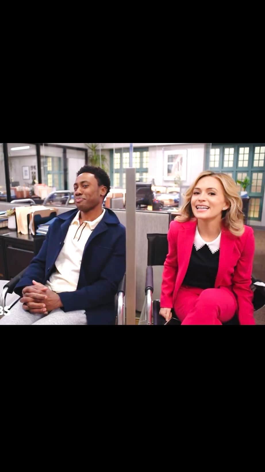 リンジー・ゴートのインスタグラム：「Part 1 of our @allrisecbs q + a #allrise」