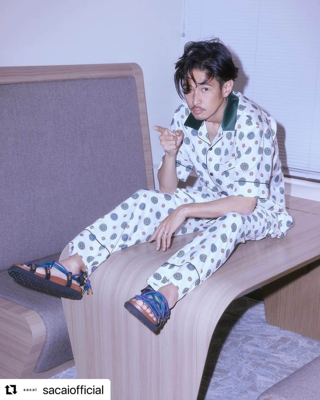 窪塚洋介のインスタグラム：「#Repost @sacaiofficial ⠀ Yosuke Kubozuka @yosuke_kubozuka in sacai 2021 Spring & Summer look in The Fashion Post @tfpjp ⠀⠀⠀ Photo by: Kenta Sawada @swdknt ⠀⠀ Styling by: Masataka Hattori @masataka_hattori ⠀⠀ ⠀⠀⠀ #sacai #sacaiofficial #TFP #TheFahionPost ⠀」
