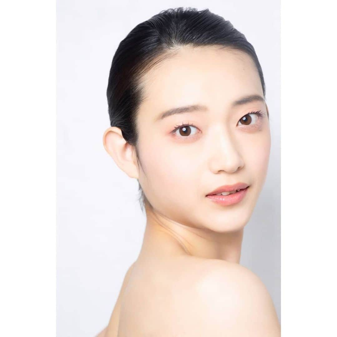 平田純のインスタグラム：「服着てます #ファッションモデル #browneyes #ナチュラルメイク #beautymodel #modelagency #photography #Japanesemodel#Japanese #カメラ女子#女子力 #化粧品#ヘアスタイル#cf #写真好き #今日の1枚#綺麗になりたい #広告モデル#自分磨き #写真好きな人と繋がりたい  #いいね返します #work #美しい#美肌#Studio#studio #shoot#shooting #like4like  #like4likes」