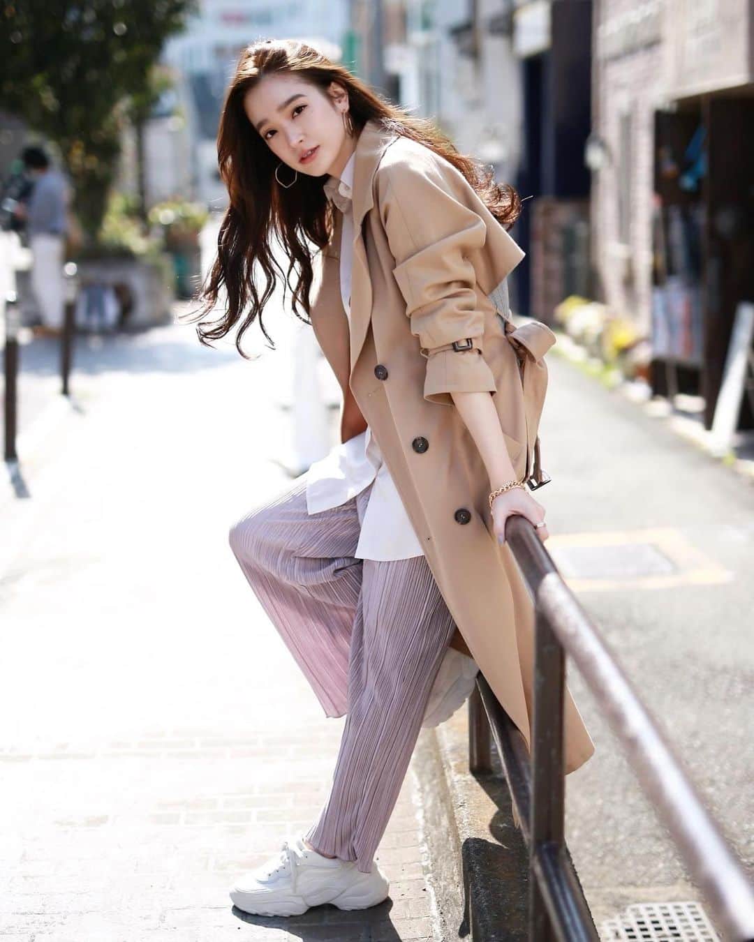 太田麻美のインスタグラム：「🌸🌸  #portrait #fashion #shooting #zara #gu #spring #ファッション #トレンチコート #春コーデ #私服」