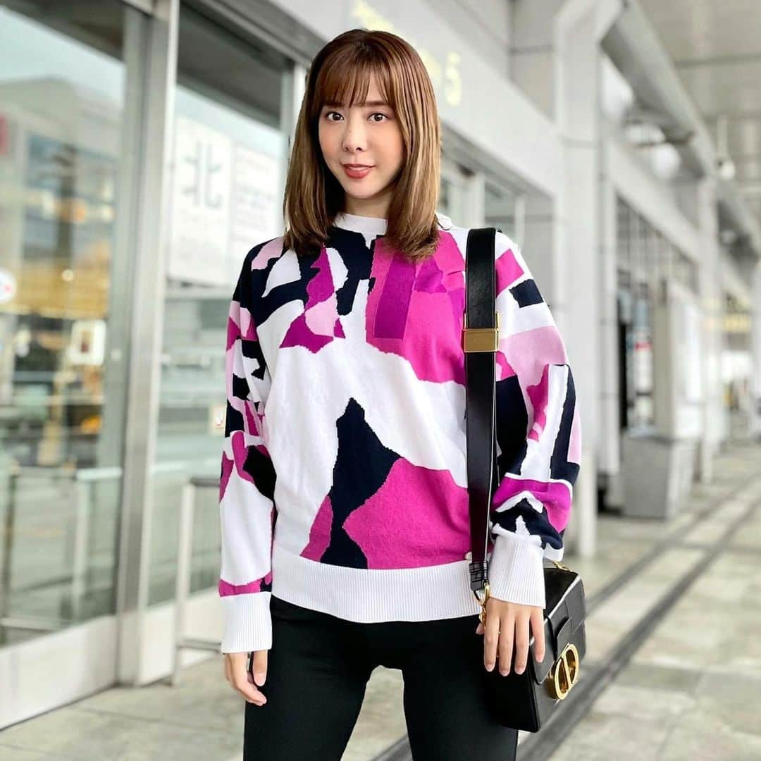 小川えりのインスタグラム：「今から長崎の佐世保へ行くんやけどどこかオススメの佐世保バーガー屋さんあるかな？🥺みんなのおかけで昨日から凄い長崎県と佐賀県堪能できてる🍜🍹  #chanel #シャネル 👚」