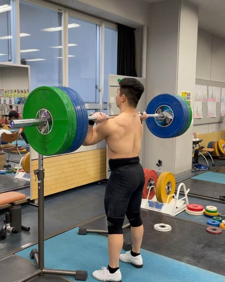 宮本昌典のインスタグラム：「push press 140kg  2×2  #weightlifting #olympiclifting  #cleanandjerk #clean #jerk #snatch #deadlift  #squat  #crossfit #fitness #training  #2xu #chrio #asics」