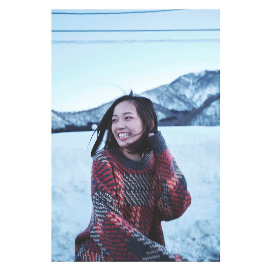 秋谷百音さんのインスタグラム写真 - (秋谷百音Instagram)「🌬🌬🌬  冬の記憶なり。 寒さで顔の落差ありげ❄️  もう桜咲いてるので、さりげなく(小声)」3月25日 21時08分 - lespros_mone