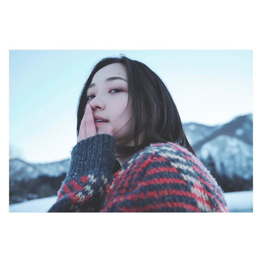 秋谷百音さんのインスタグラム写真 - (秋谷百音Instagram)「🌬🌬🌬  冬の記憶なり。 寒さで顔の落差ありげ❄️  もう桜咲いてるので、さりげなく(小声)」3月25日 21時08分 - lespros_mone