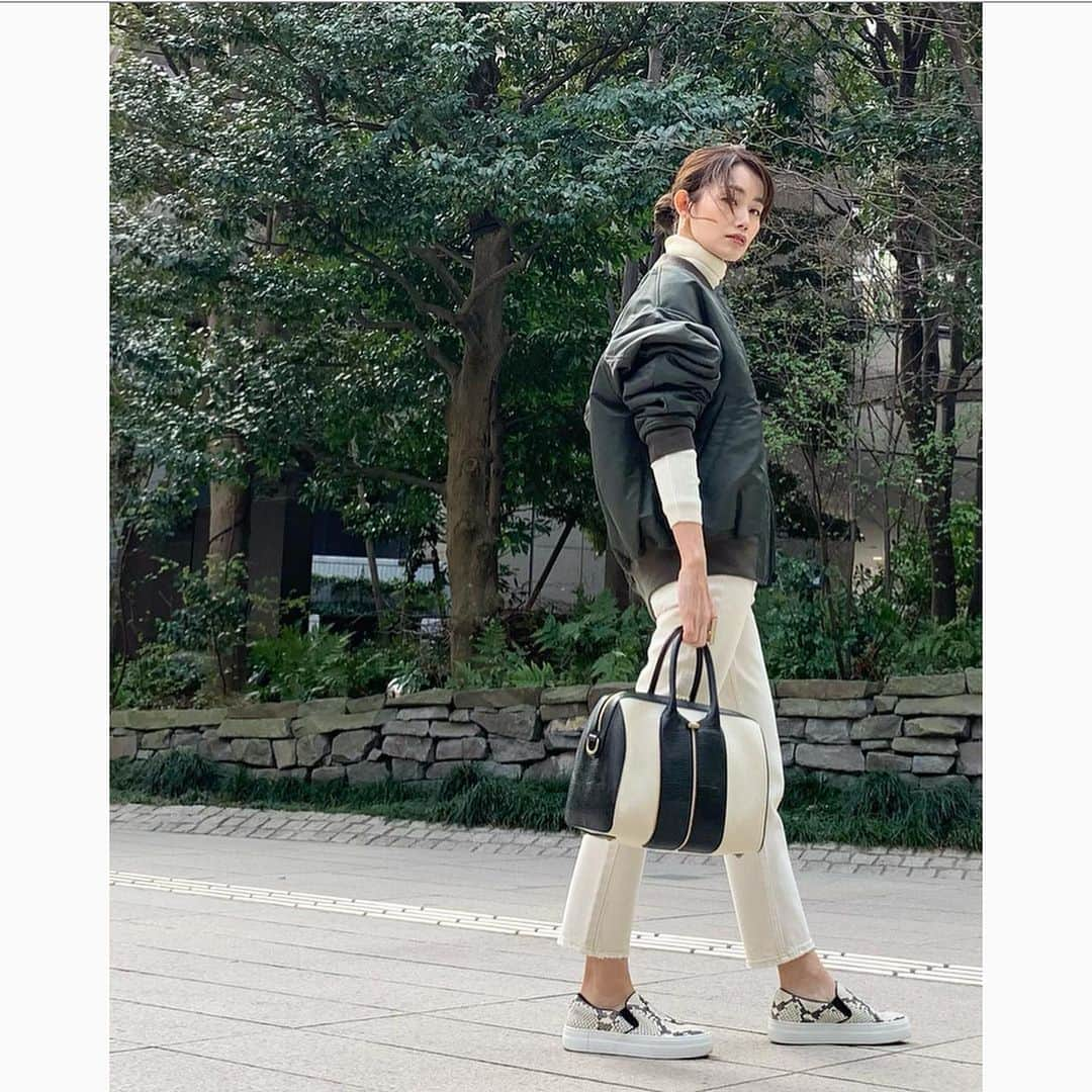 武藤京子さんのインスタグラム写真 - (武藤京子Instagram)「* * 先日のお洋服 * WHITE×KHAKI×BLACK * #freaksstore #upperhights #theninetys #toffandloadstone  #rellicosunny #アメブロ更新しました」3月25日 21時08分 - kyokomuto0628