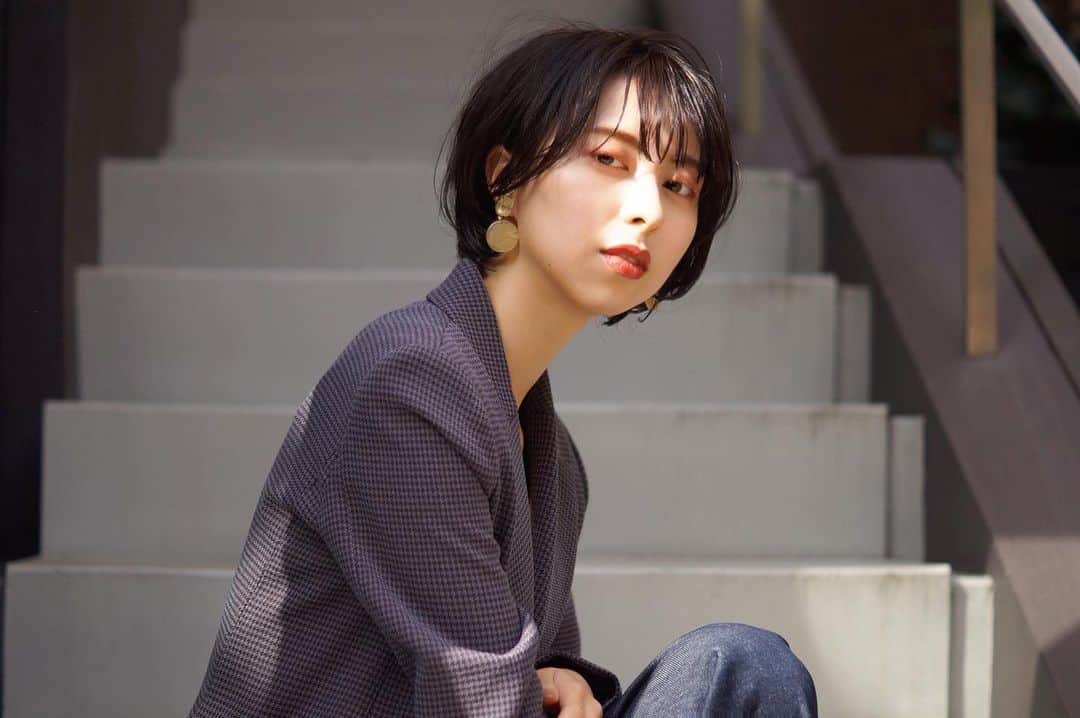 のインスタグラム：「.  ✂︎ ショートボブ 🎨パールグレージュ  . .  #hairstyle #atelierfem#shorthair #福岡美容室#ショートヘア #春カラー#グレージュ#前髪#黒髪 #暗髪カラー#透けカラー#シースルーバング  #福岡#天神美容室#赤坂#大名#大名美容室#ボブ」