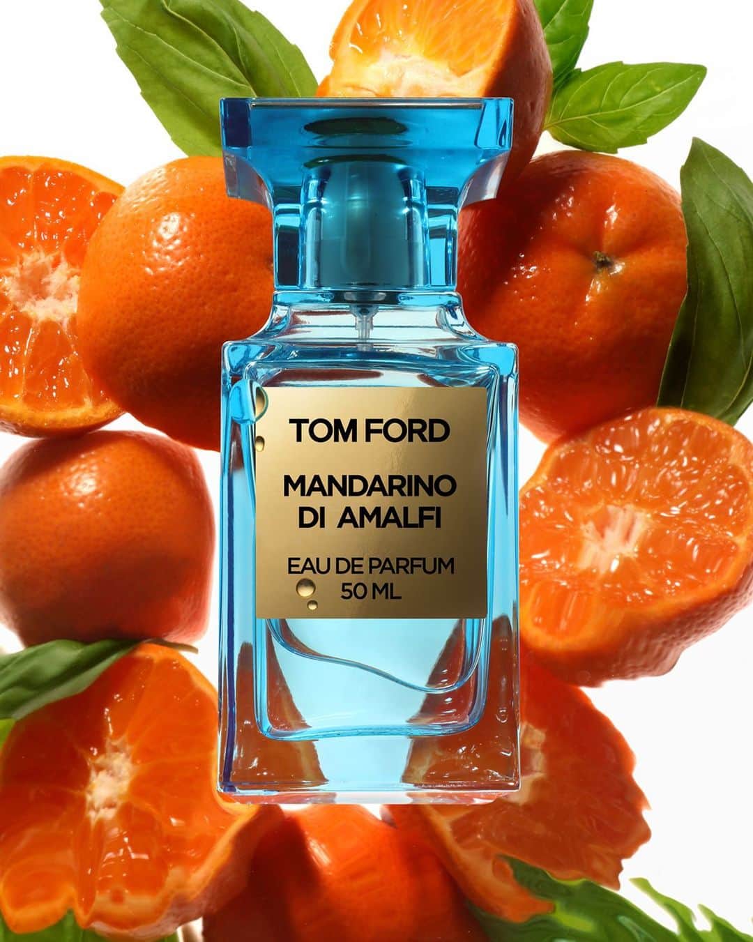 トムフォードさんのインスタグラム写真 - (トムフォードInstagram)「A breeze of bright citrus gives way to night-blooming flowers, mint and jasmine. Experience Mandarino di Amalfi. @tomfordbeauty #TOMFORD #PRIVATEBLEND」3月25日 22時21分 - tomford
