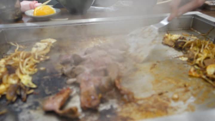 sora7117のインスタグラム：「. 中毒性の高すぎるホルモンが たらふく食べれる場所。 . "さがり"という部位を　 初めて食べましたがご飯のススムこと。 . #ニュー柳屋食堂」