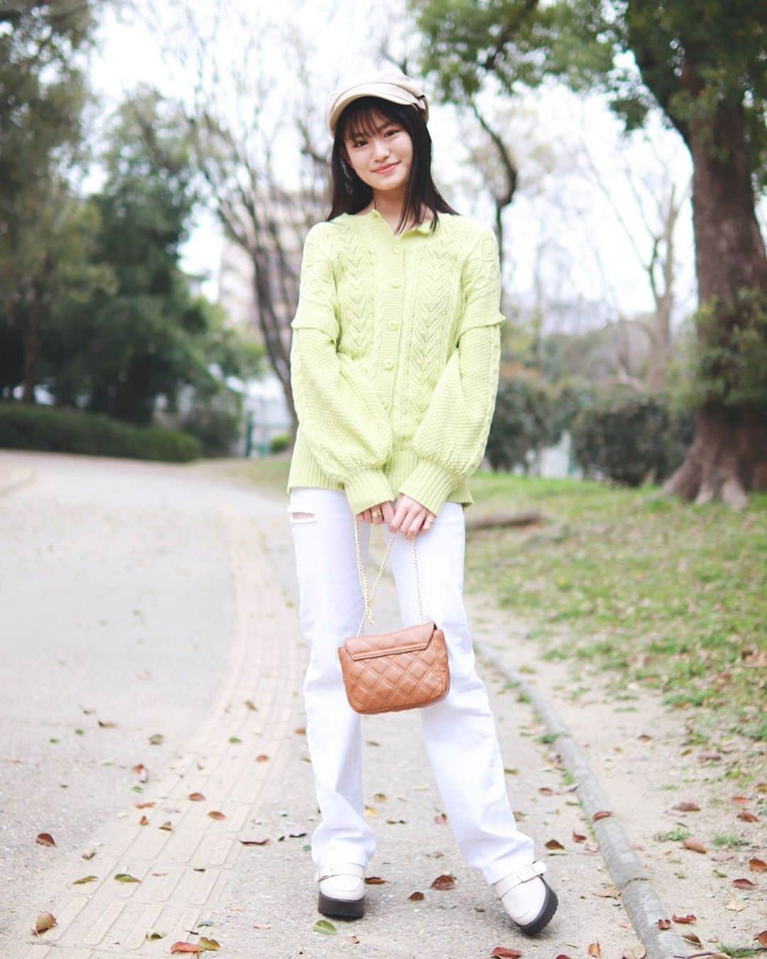 平日菜向のインスタグラム：「いつかのコーデ☺︎ denim @bershka bag, shoes, casquette @heather_love_official tops @niceclaup_official_  . #ootd #春コーデ #springfashion  #ヘザー #heather #きょコ #今日のコーデ #4u #fyp #エイジアプロモーション #平日菜向 #06」