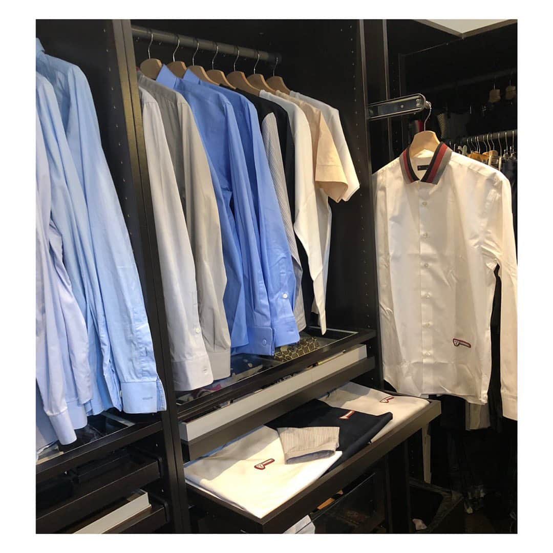 高橋幸宏さんのインスタグラム写真 - (高橋幸宏Instagram)「自宅のクローゼットにMARTNIQUEと僕.YTのcollaborationのラックコーナーを創ってみた！ もっと色など欲しいので、また追加で作る相談しようかな、、、ただ真っ白で胸にこのにマークの入ったシャツも欲しい、、、サックスブルーもいいよね、、 #martinique  #yukihirotakahashi  #collaboration」3月25日 14時56分 - room66_yukihiro