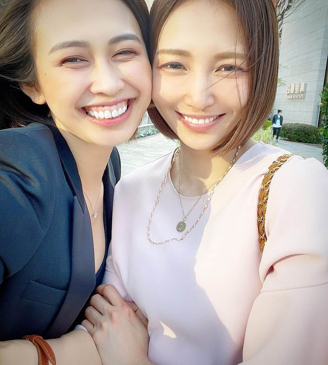 澤田友美のインスタグラム：「. 昨日はいい日だったなぁ✨🌸 お祝いのコメント皆様ありがとございます😭🙇‍♀️💕✨ こんなにしっかりお姉さんに成長してくれて、私を母にしてくれて子供は偉大だなぁと思いました。 1人なようでそうではなく、周りのみんなの支えのおかげで無事に楽しい卒業式を迎えられました。本当にありがとう🌸 次はママとしても１３歳。成長していこうと思います。 宜しくお願いします😋💕🌸」
