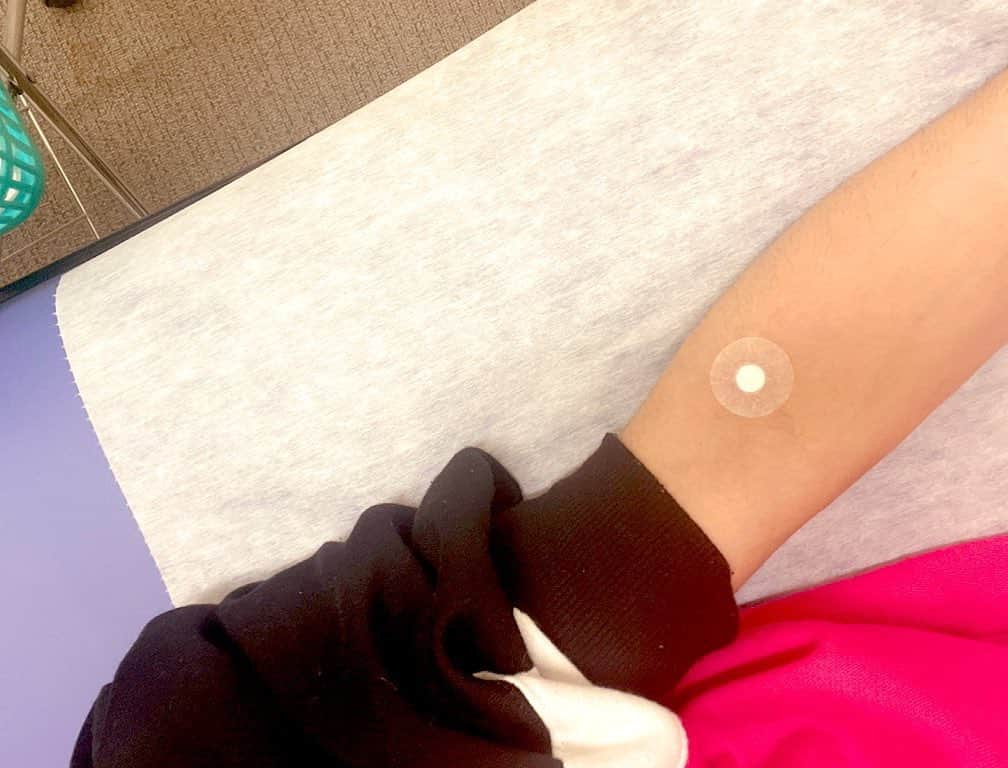 間瀬翔太さんのインスタグラム写真 - (間瀬翔太Instagram)「今日は採血🥺💉  ちなみに‼️採血とか注射や点滴の時に、少しでも【しびれ】とかを感じたら看護師さんに直ぐ報告してね😭❤️  こういう時に我慢すると大変な事に繋がるし、何より看護師さん達も言われなきゃ判らないからね😭💦  #医療 #採血 #注射 #点滴 #神経 #痺れ #しびれ #看護師 #ナース #豆知識」3月25日 15時23分 - shota_mase