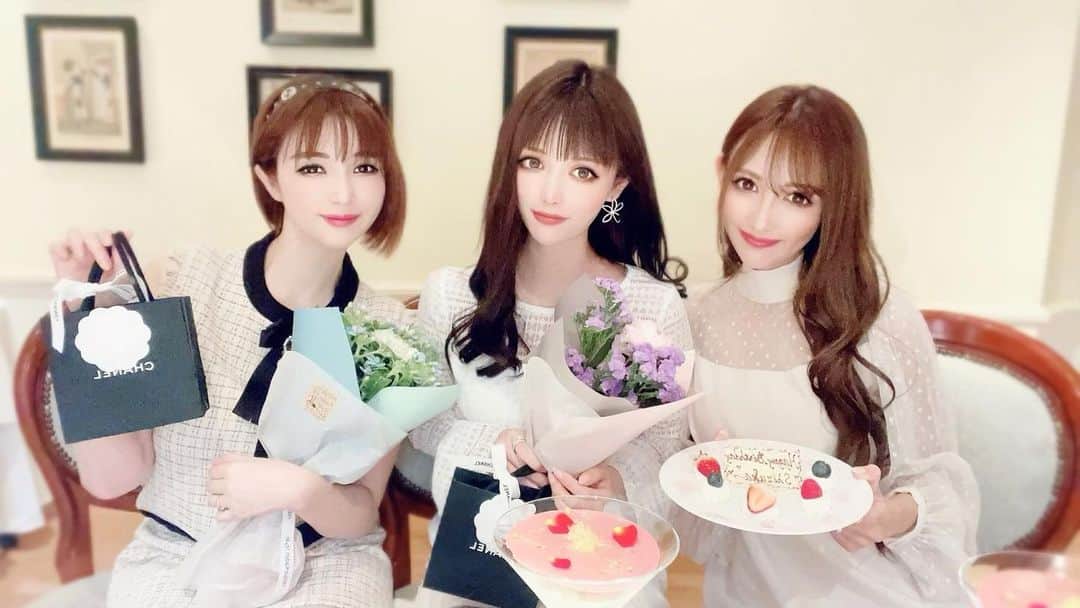 のインスタグラム：「♡ ゆうりちゃん＆しずかちゃんのBirthday(*´˘`*)🎂⊂(´˘`๑)"🥂🍽❤️❤️❤️ ♡ 美しくて優しくて、人としてもママとしても尊敬してる大好きなお姫様たち( *´꒳`*)ｷｭﾝ♥ ♡ お祝いさせてもらえて幸せ💕💕💕💕💕💕 いつも親子共々可愛がってくれてありがとでっちゅ( ´͈ ᵕ `͈ )♡° ♡ #birthdayparty #birthday #happybirthday #french #オーベルジュドリルトーキョー #個室フレンチ #子連れフレンチ #西麻布」