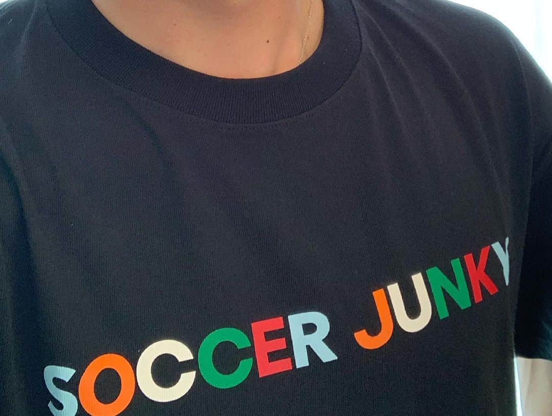 野村直輝さんのインスタグラム写真 - (野村直輝Instagram)「祝!!1周年♪ 日頃からサポート頂いている、 soccerjunky/claudiopandiani の直営店、ららぽーと立川立飛が 1周年を迎えます🤩  今僕が着用している商品以外にも 1周年記念モデルがたくさん販売するとの事です。 良かったらチェックしてみて下さい!!  状況的にご来店出来ない方にも、 ららぽーと公式通販の&mall購入できるみたいです♪ チェックしてみて下さい!!  ＆mall https://mitsui-shopping-park.com/ec/shop/cdpn?gender=MEN  #一周年 #一周年記念モデル #ららぽーと立川立飛 #クラウディオパンディアーニ #claudiopandiani #サッカージャンキー #soccerJunky #謙介みたいに雰囲気出して写真撮るの難しい。笑 #津田知宏 #つーだつーだつーだつーだつーだつーだとーもーひーろっ」3月25日 16時24分 - naoki.nomu