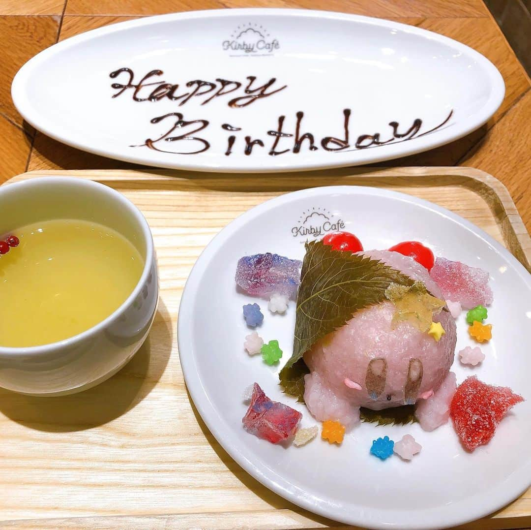 中恵光城のインスタグラム：「恒例のカービィカフェ✨ 3/19誕生日当日に一時間だけ駆け込めたー☺️ この日からの新メニューもあって運命感じたよね💕  #カービィカフェ  #カービィ #カービィ大好き  #カービィ可愛い」