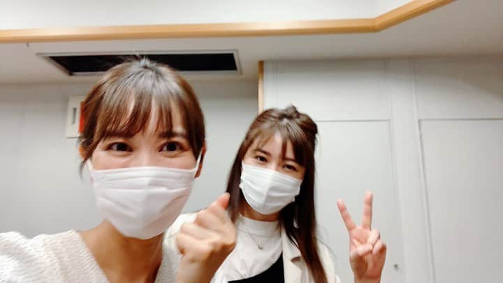佐藤千晶さんのインスタグラム写真 - (佐藤千晶Instagram)「チームずんだ、チーム牛タン、同じ宮城出身の卒業生、遠海まりこちゃんが激励にきてくれました。 たくさんパワーをもらいました。いつも本当にありがとう！！ 最後の動画出演も2人で一緒に。嬉しかったな😊  走れの卒業生で 一緒の並びで走った 山田真以ちゃん 室照美ちゃん 遠海まりこちゃん 小林奈々絵ちゃん  走れの先輩 鈴木純子さん 井上由美子さん 岩波理恵さん  温かいメッセージをありがとうございました😢  現役パーソナリティのみんな  仁科美咲ちゃん 五戸美樹ちゃん 福井セリナちゃん 千本木彩花ちゃん  本当にありがとう！  コロナ禍の中、なかなか集まれませんが、ぜひいつか同窓会をして、走れの思い出を語り合いたいです🌸  #走れ歌謡曲 #52年の歴史 #走れ歌謡曲卒業生 #走れファミリー #ポーズはよく分からないけど許してね😊笑」3月25日 16時47分 - satochiaki125