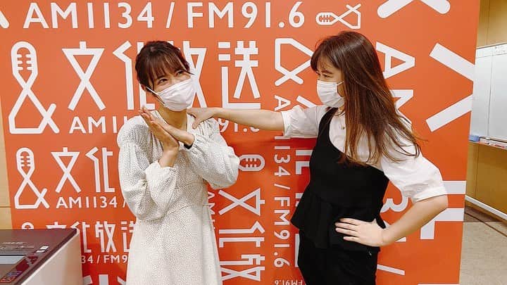 佐藤千晶さんのインスタグラム写真 - (佐藤千晶Instagram)「チームずんだ、チーム牛タン、同じ宮城出身の卒業生、遠海まりこちゃんが激励にきてくれました。 たくさんパワーをもらいました。いつも本当にありがとう！！ 最後の動画出演も2人で一緒に。嬉しかったな😊  走れの卒業生で 一緒の並びで走った 山田真以ちゃん 室照美ちゃん 遠海まりこちゃん 小林奈々絵ちゃん  走れの先輩 鈴木純子さん 井上由美子さん 岩波理恵さん  温かいメッセージをありがとうございました😢  現役パーソナリティのみんな  仁科美咲ちゃん 五戸美樹ちゃん 福井セリナちゃん 千本木彩花ちゃん  本当にありがとう！  コロナ禍の中、なかなか集まれませんが、ぜひいつか同窓会をして、走れの思い出を語り合いたいです🌸  #走れ歌謡曲 #52年の歴史 #走れ歌謡曲卒業生 #走れファミリー #ポーズはよく分からないけど許してね😊笑」3月25日 16時47分 - satochiaki125