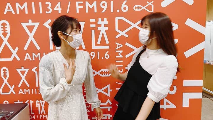 佐藤千晶さんのインスタグラム写真 - (佐藤千晶Instagram)「チームずんだ、チーム牛タン、同じ宮城出身の卒業生、遠海まりこちゃんが激励にきてくれました。 たくさんパワーをもらいました。いつも本当にありがとう！！ 最後の動画出演も2人で一緒に。嬉しかったな😊  走れの卒業生で 一緒の並びで走った 山田真以ちゃん 室照美ちゃん 遠海まりこちゃん 小林奈々絵ちゃん  走れの先輩 鈴木純子さん 井上由美子さん 岩波理恵さん  温かいメッセージをありがとうございました😢  現役パーソナリティのみんな  仁科美咲ちゃん 五戸美樹ちゃん 福井セリナちゃん 千本木彩花ちゃん  本当にありがとう！  コロナ禍の中、なかなか集まれませんが、ぜひいつか同窓会をして、走れの思い出を語り合いたいです🌸  #走れ歌謡曲 #52年の歴史 #走れ歌謡曲卒業生 #走れファミリー #ポーズはよく分からないけど許してね😊笑」3月25日 16時47分 - satochiaki125