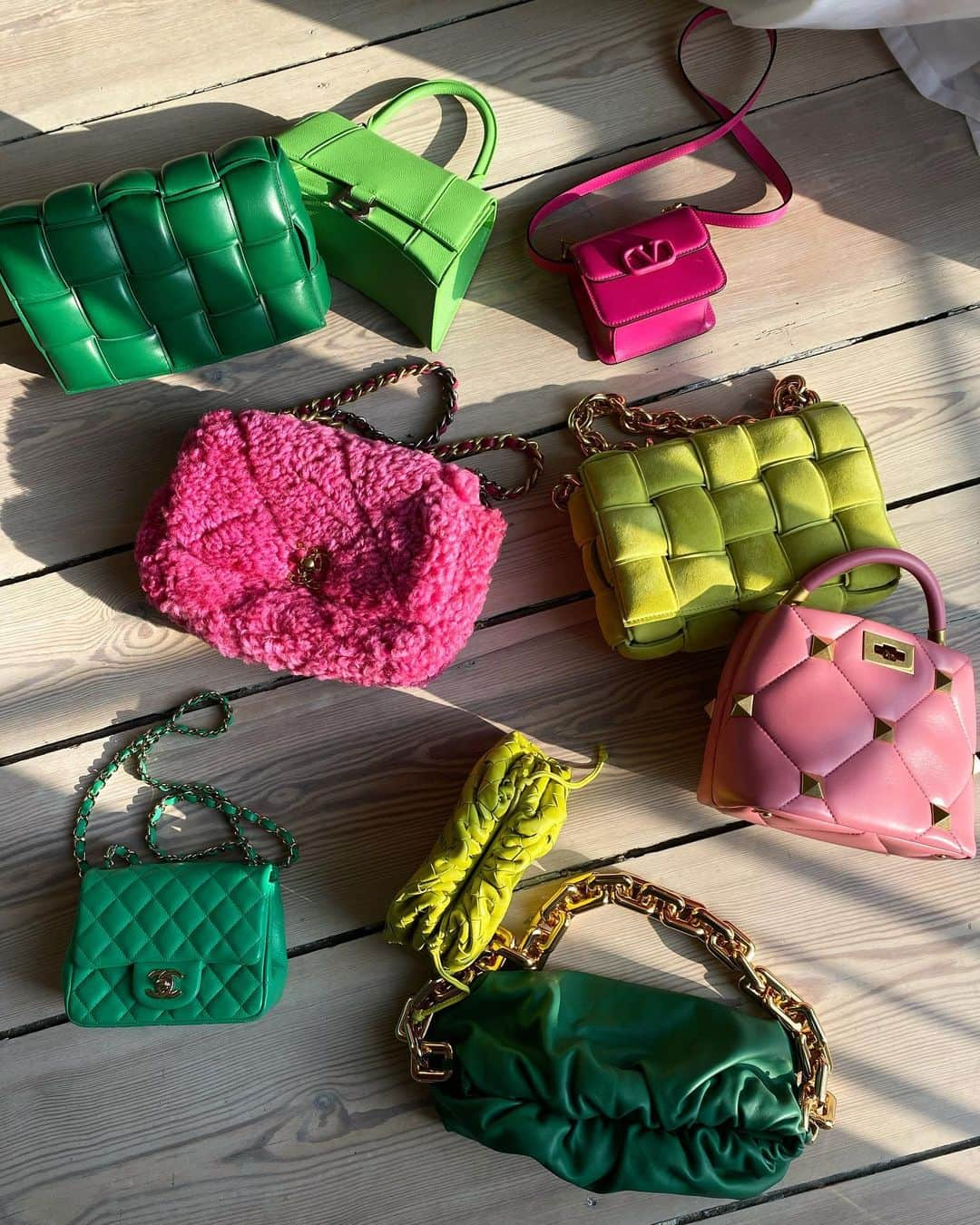 レオニー・ハンネさんのインスタグラム写真 - (レオニー・ハンネInstagram)「My current color mood 🌷 #valentino #chanel #bottegaveneta #balenciaga」3月25日 16時54分 - leoniehanne