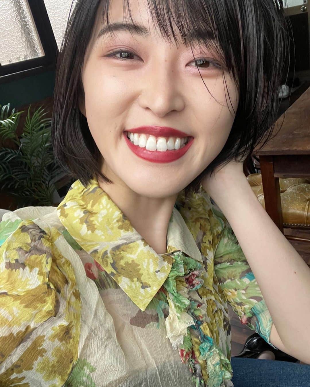 のインスタグラム：「😬  プラチナムビューティー銀座店にて歯のホワイトニングをしていただきました。私が受けたのはプレミアムコース🦷 施術直後から珈琲okでありがたかったです☕︎   #ホワイトニング銀座」