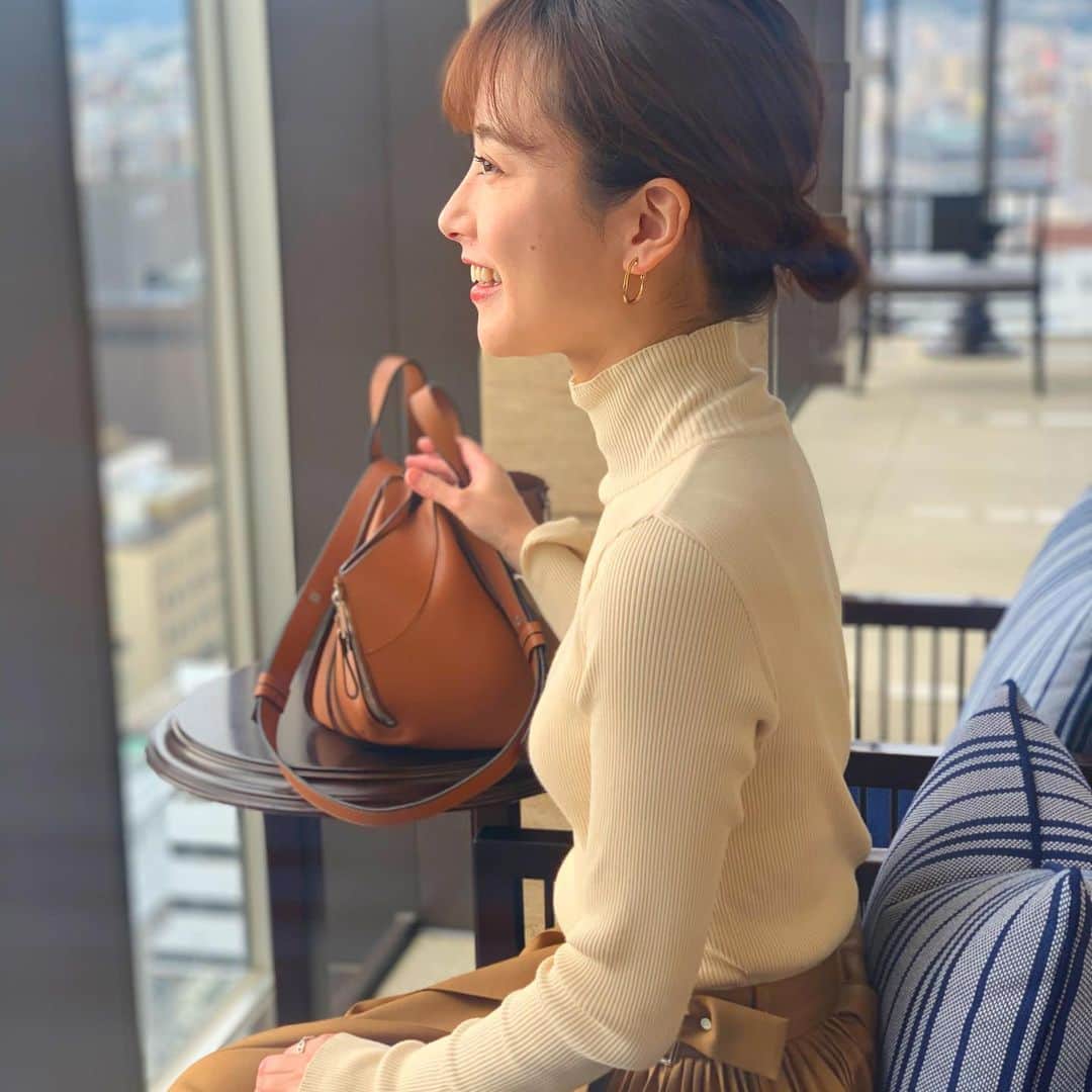 平川彩佳のインスタグラム：「. 気づけば3月も下旬。 1ヶ月近くインスタ更新してませんでした。 みなさん、お元気にされてますでしょうか? . 今週はお花見ランをしました。 綺麗だなーと思う一方で、あっという間に散ってしまうことを考えると寂しい気もします。 . 寂しさ防止のため、今週と来週は飽きるくらいお花見ランしようと思います〜。」