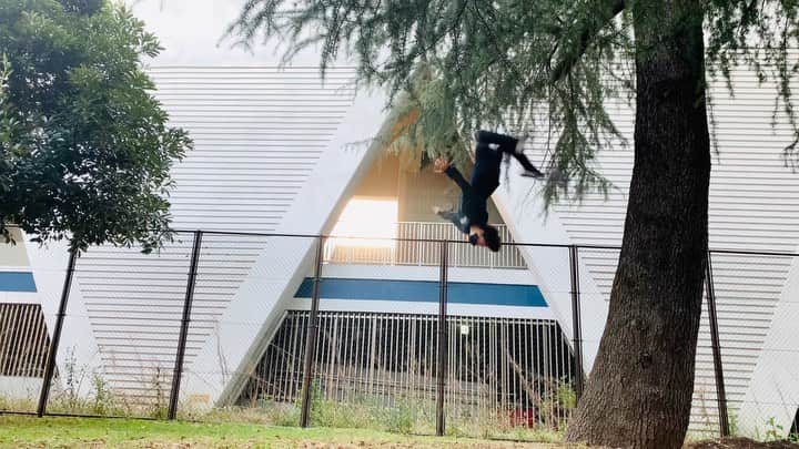 のインスタグラム：「3...2...side #vaults101  #parkour」