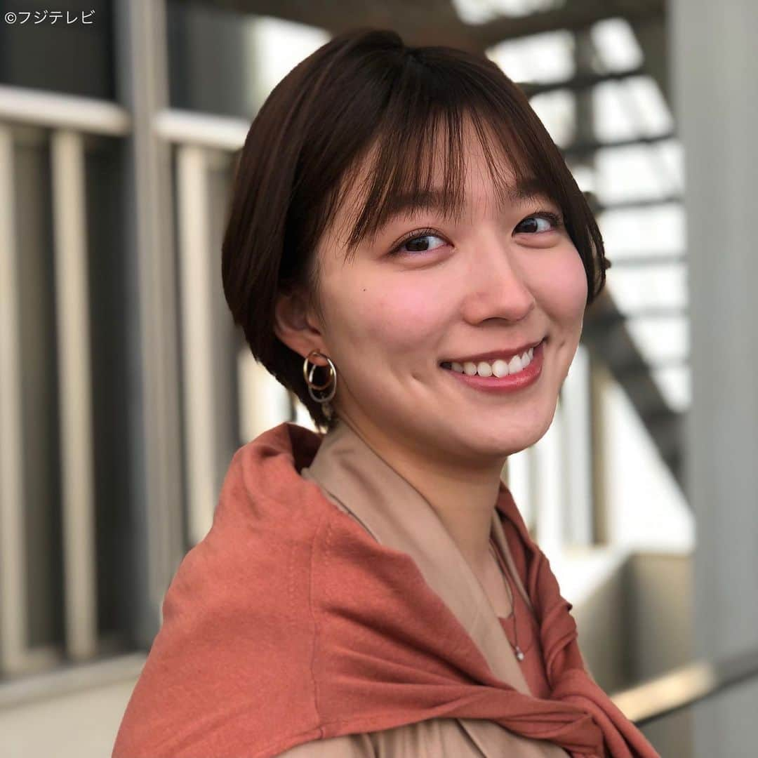 フジテレビ「めざましテレビ」さんのインスタグラム写真 - (フジテレビ「めざましテレビ」Instagram)「3月25日（木）  ファッション雑誌CanCamとコラボした お天気コーナー「きょう何着て行く？」 阿部華也子の毎日のコーデを紹介♪  【きょうのコーデ】 ジャケット→#mite<stylist saori tanabe×mite> 9800円 タンクトップ→#バナナリパブリック 6490円 カーディガン→#バナナリパブリック 7990円 パンツ→#CRAFTSTANDARDBOUTIQUE 4400円 靴→#ダイアナ 1万8700円 イヤリング→#Jouete 1万8700円  【コーデのポイント】 ブーム復活の兆しを見せているアンサンブルニット🌸 新鮮に着るなら旬のジャケット合わせが🙆🏻‍♀️💕 インナーにニットを仕込みつつ カーディガンをジャケットの上から巻くと一気に洒落た印象に💐✨ 色味を同系色でまとめると 統一感が生まれてよりコーデの完成度がアップします⤴️  #めざましテレビ #きょう何着て行く？ #阿部華也子 #今日のコーデ#コーデ#CanCam #今日のファッション#ootd #きょう何着て行く？は月〜金朝6時22分ごろ放送📺 #スタイリストたなべさおり」3月25日 18時14分 - mezamashi.tv